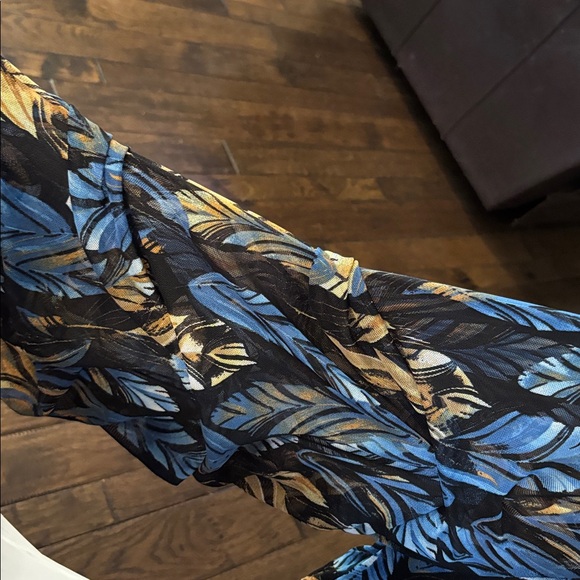 Elegant Blue and Gold Feather Print Med Blouse S391 - Picture 10 of 10